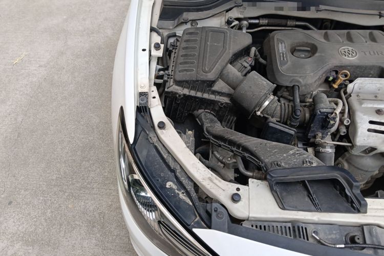 Used Buick Excelle GX 2018 15T Manual Elite Model Engine Bay Right