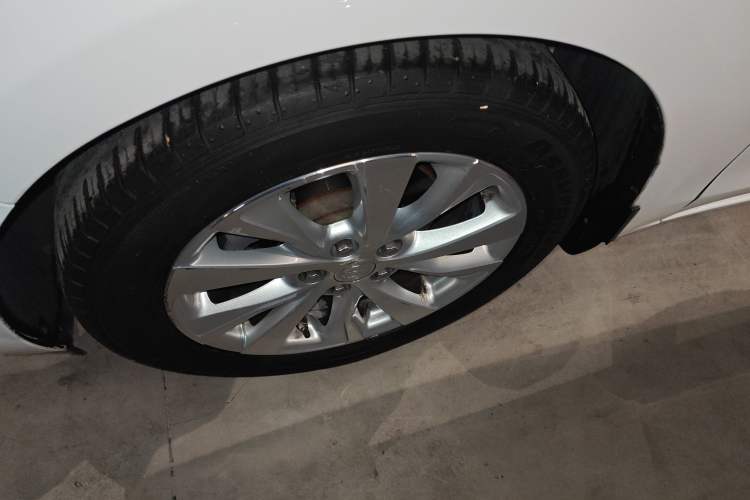 Used Buick Excelle GX 2018 15T Dual-Clutch Elite Model Exterior 4