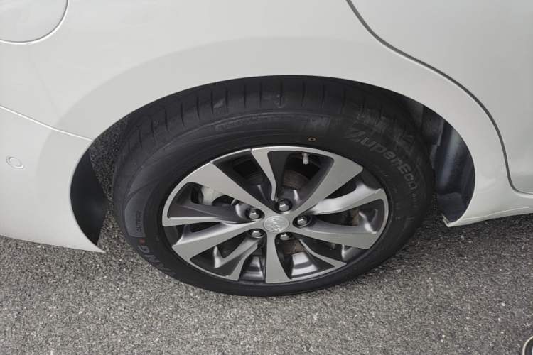 Used Buick Excelle GX 2018 18T Automatic Elite Model Exterior 5