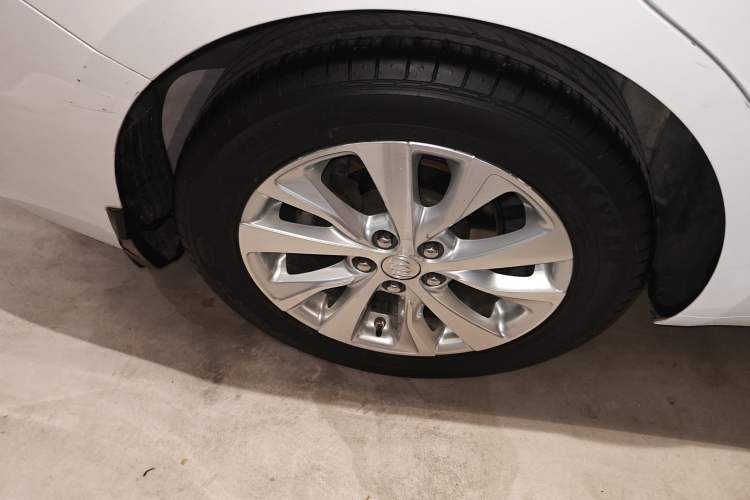 Used Buick Excelle GX 2018 15T Dual-Clutch Elite Model Exterior 5
