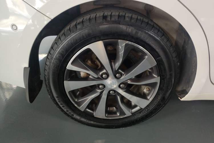 Used Buick Excelle GX 2018 18T Automatic Elite Model Exterior 8