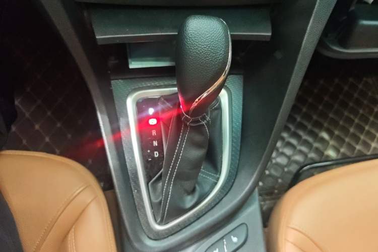 Used Buick Excelle GX 2018 18T Automatic Flagship Model Gear Lever
