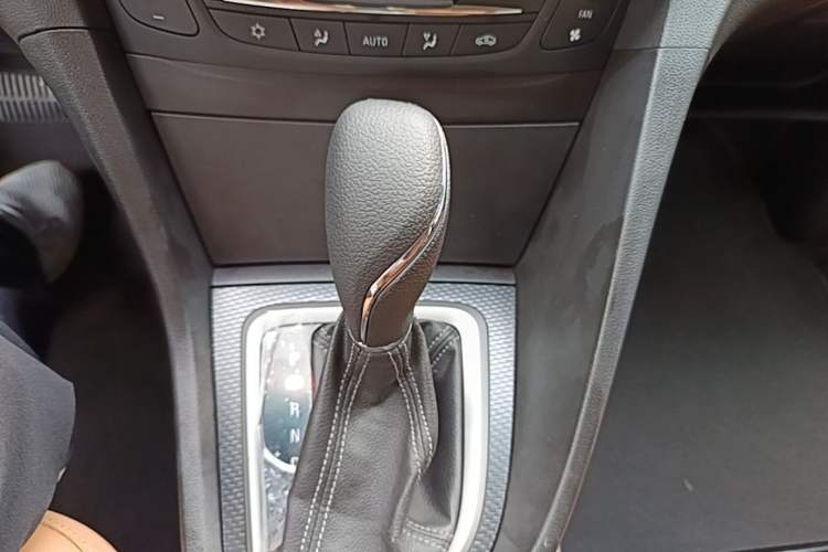 Used Buick Excelle GX 2018 18T Automatic Flagship Model Gear Lever