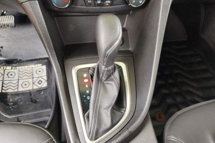 Used Buick Excelle GX 2018 18T Automatic Elite Model Gear Lever