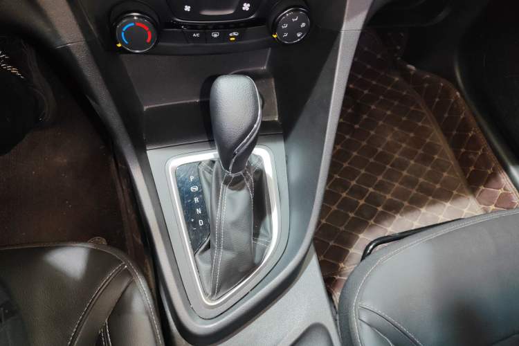 Used Buick Excelle GX 2018 18T Automatic Elite Model Gear Lever