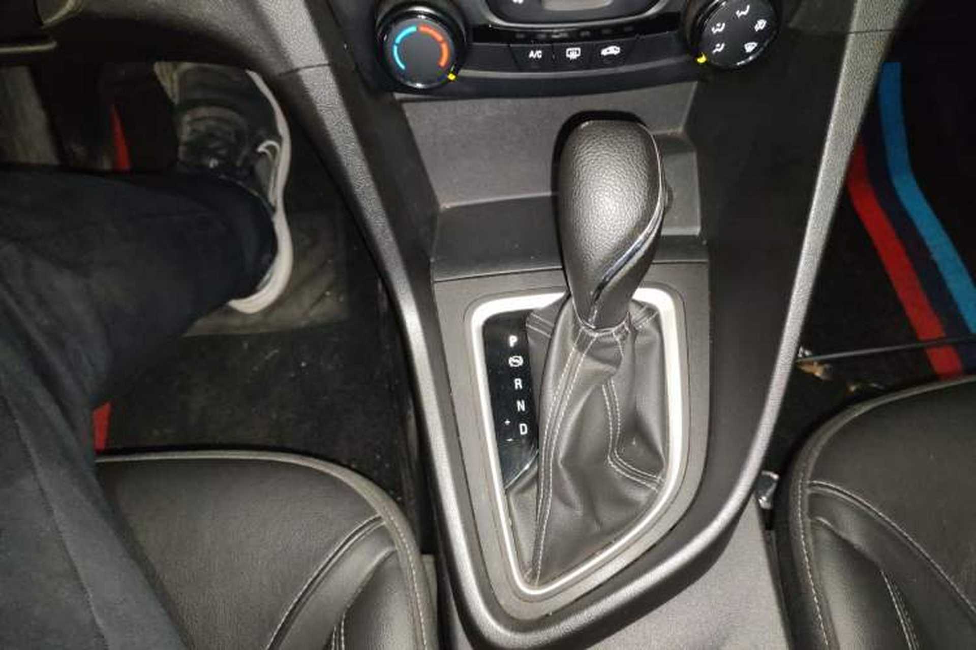 Used Buick Excelle GX 2018 18T Automatic Elite Model Gear Lever