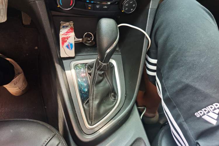 Used Buick Excelle GX 2018 18T Automatic Elite Model Gear Lever