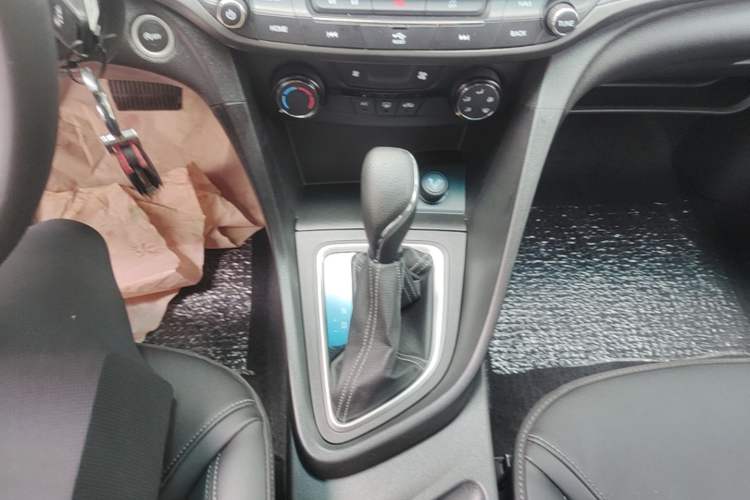 Used Buick Excelle GX 2018 18T Automatic Elite Model Gear Lever