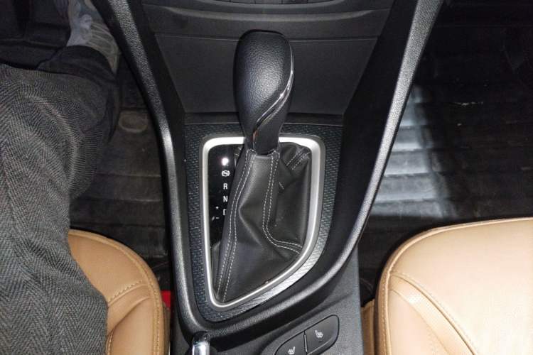 Used Buick Excelle GX 2018 18T Automatic Flagship Model Gear Lever