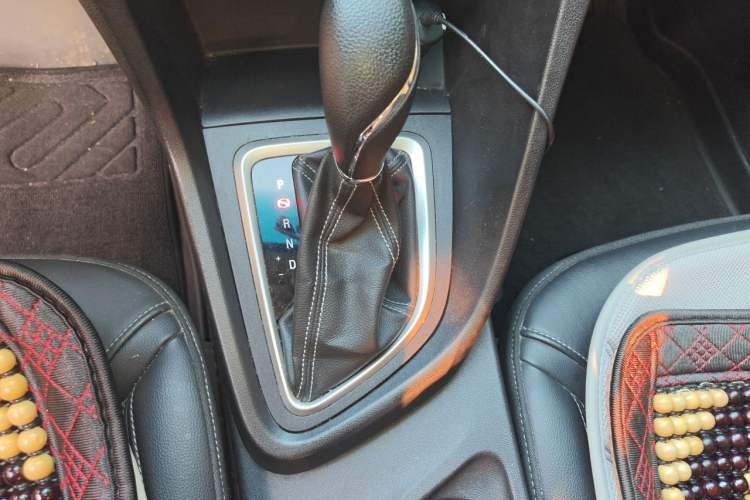 Used Buick Excelle GX 2018 18T Automatic Elite Model Gear Lever