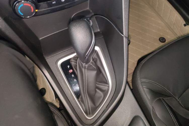 Used Buick Excelle GX 2018 18T Automatic Elite Model Gear Lever