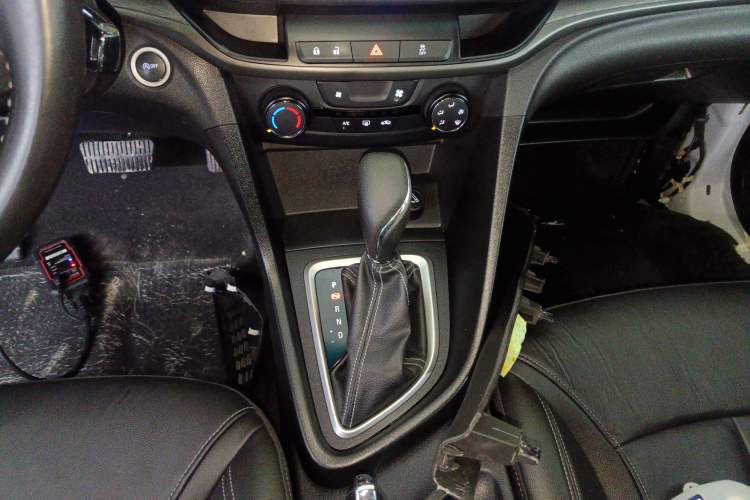 Used Buick Excelle GX 2018 18T Automatic Elite Model Gear Lever