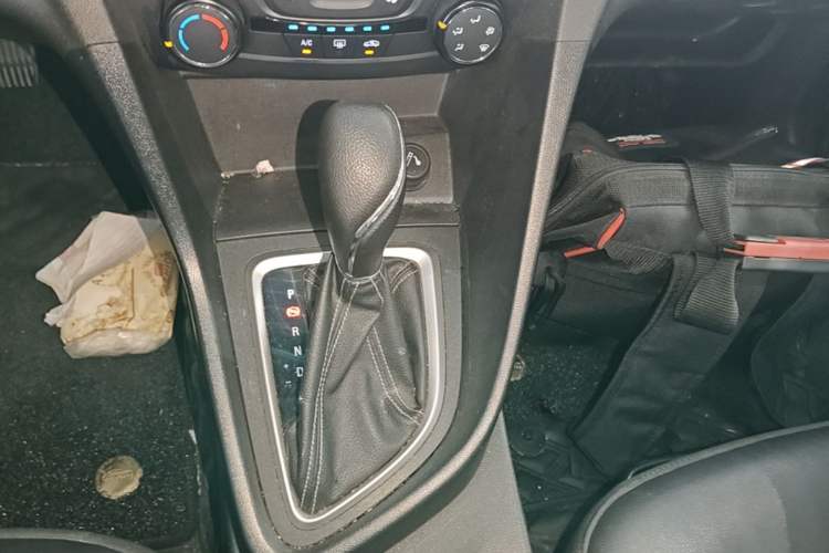 Used Buick Excelle GX 2018 18T Automatic Elite Model Gear Lever