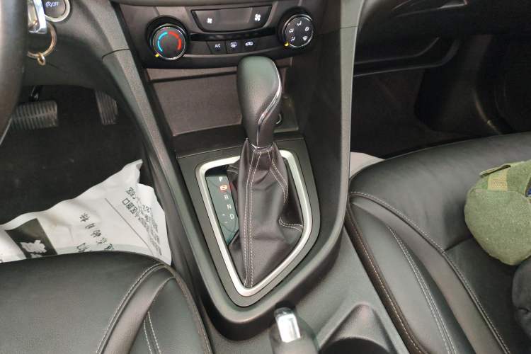 Used Buick Excelle GX 2018 18T Automatic Elite Model Gear Lever