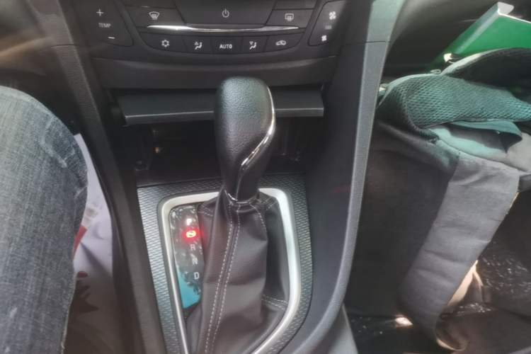 Used Buick Excelle GX 2018 18T Automatic Elite Model Gear Lever