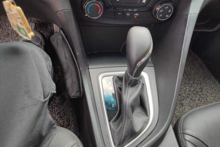 Used Buick Excelle GX 2018 18T Automatic Elite Model Gear Lever