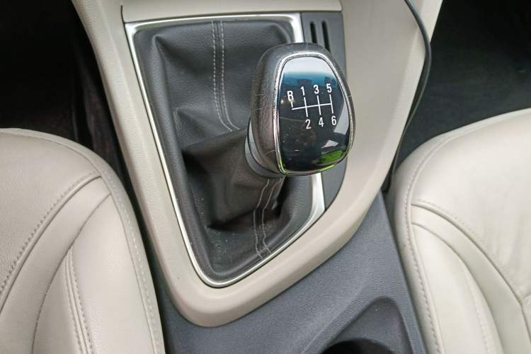 Used Buick Excelle GX 2018 15T Manual Elite Model Gear Lever
