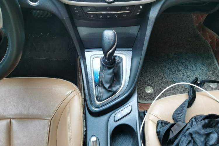 Used Buick Excelle GX 2018 18T Automatic Flagship Model Gear Lever