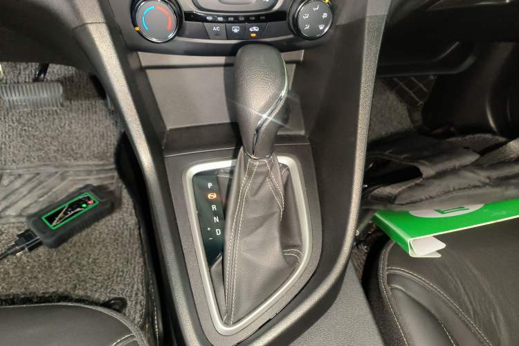 Used Buick Excelle GX 2018 18T Automatic Elite Model Gear Lever
