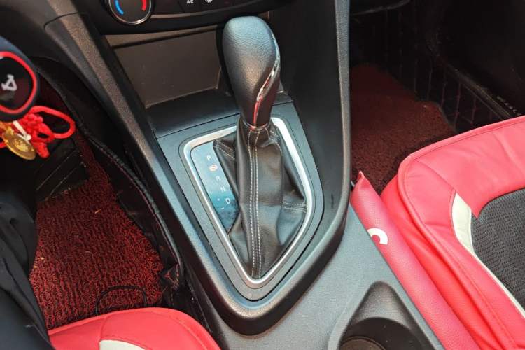 Used Buick Excelle GX 2018 18T Automatic Elite Model Gear Lever