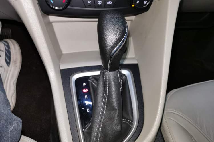 Used Buick Excelle GX 2018 15T Dual-Clutch Elite Model Gear Lever