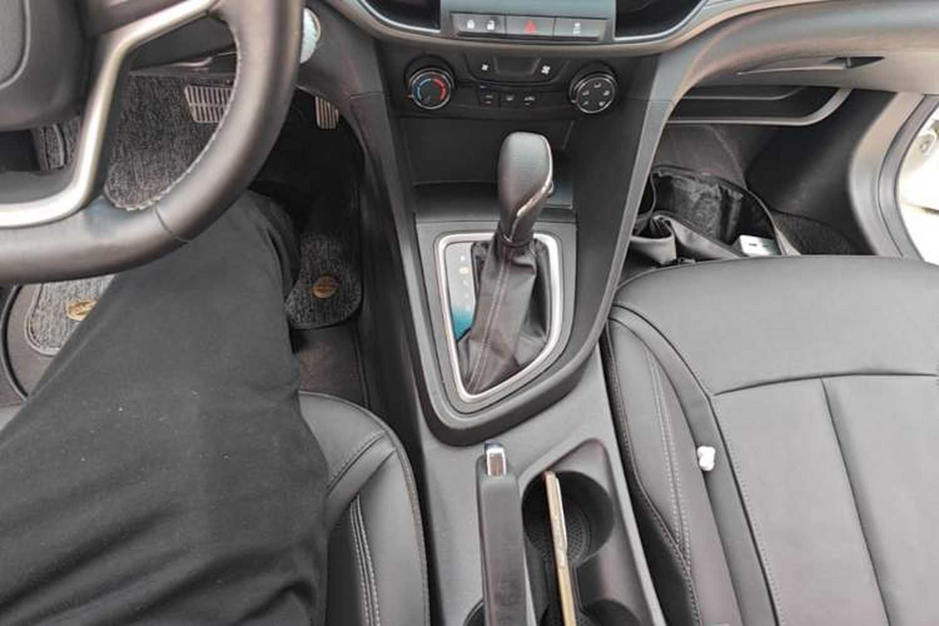 Used Buick Excelle GX 2018 18T Automatic Elite Model Gear Lever