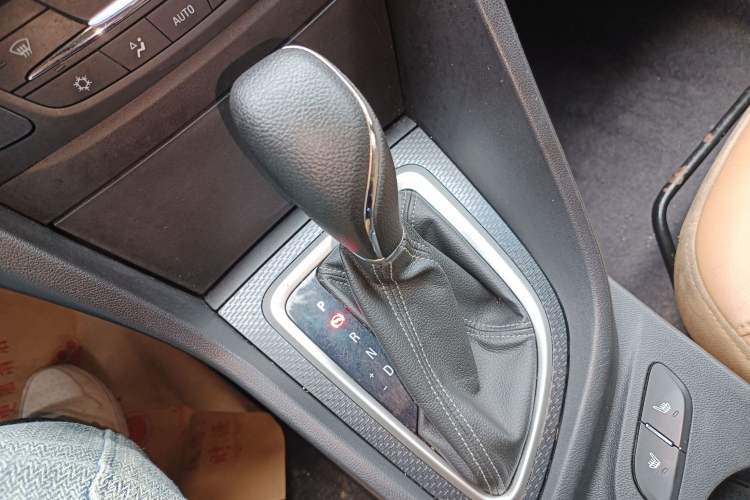 Used Buick Excelle GX 2018 18T Automatic Flagship Model Gear Lever