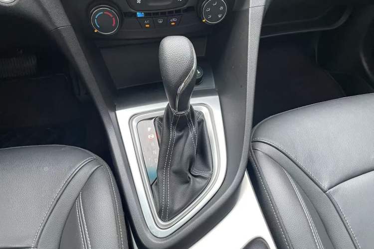 Used Buick Excelle GX 2018 18T Automatic Elite Model Gear Lever