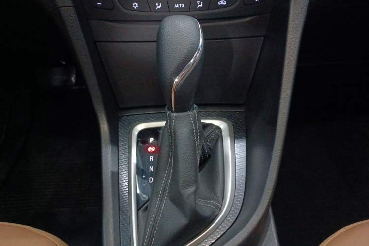 Used Buick Excelle GX 2018 18T Automatic Flagship Model Gear Lever