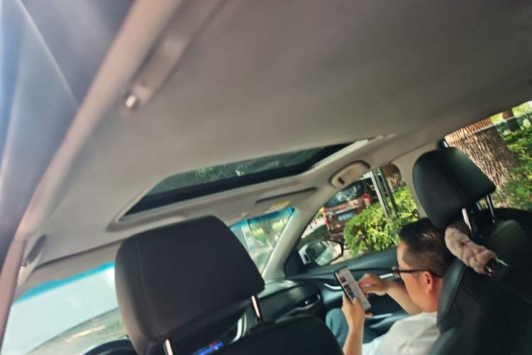 Used Buick Excelle GX 2018 18T Automatic Elite Model Headliner