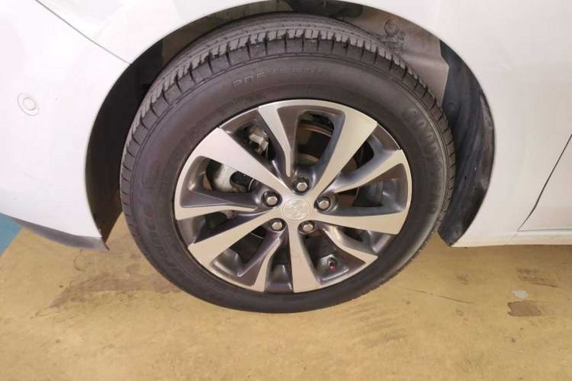 Used Buick Excelle GX 2018 18T Automatic Elite Model Left Front Wheel Hub