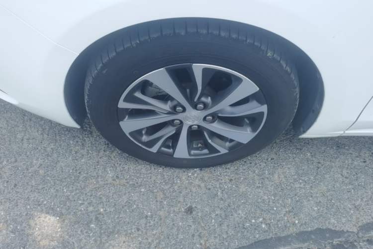 Used Buick Excelle GX 2018 18T Automatic Elite Model Left Front Wheel Hub