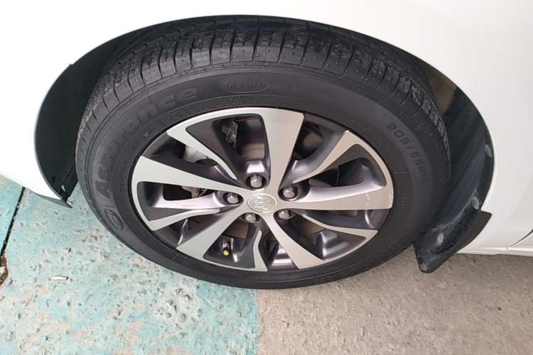 Used Buick Excelle GX 2018 18T Automatic Elite Model Left Front Wheel Hub