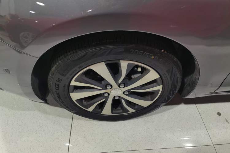 Used Buick Excelle GX 2018 18T Automatic Elite Model Left Front Wheel Hub