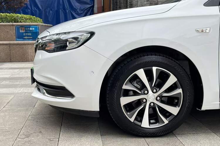 Used Buick Excelle GX 2018 18T Automatic Flagship Model Left Front Wheel Hub