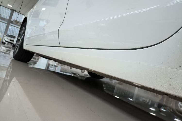 Used Buick Excelle GX 2018 18T Automatic Elite Model Left Side Sill