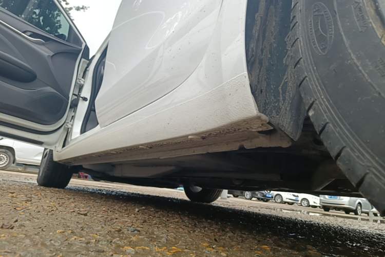 Used Buick Excelle GX 2018 18T Automatic Elite Model Left Side Sill