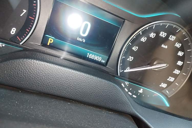Used Buick Excelle GX 2018 18T Automatic Flagship Model Odometer Close Up