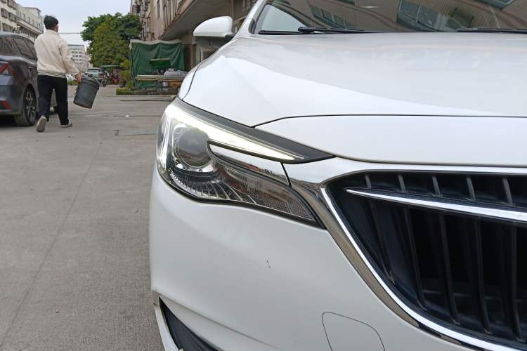 Used Buick Excelle GX 2018 15T Manual Elite Model Right Front Headlight