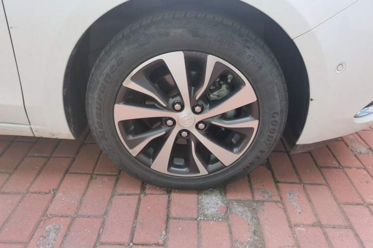 Used Buick Excelle GX 2018 18T Automatic Flagship Model Right Front Wheel Hub