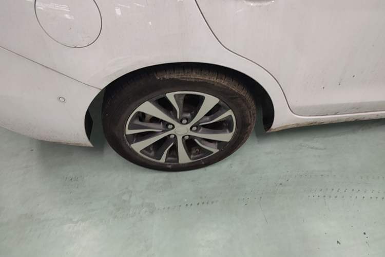 Used Buick Excelle GX 2018 18T Automatic Flagship Model Right Rear Wheel Hub