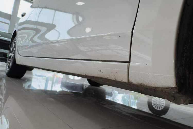 Used Buick Excelle GX 2018 18T Automatic Elite Model Right Side Sill