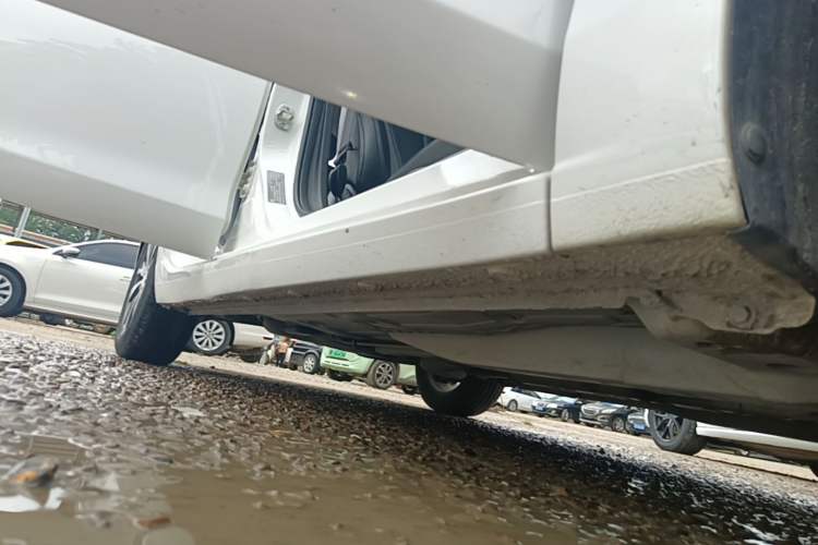Used Buick Excelle GX 2018 18T Automatic Elite Model Right Side Sill