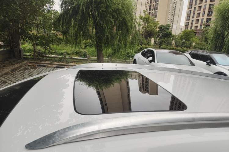 Used Buick Excelle GX 2018 18T Automatic Elite Model Roof