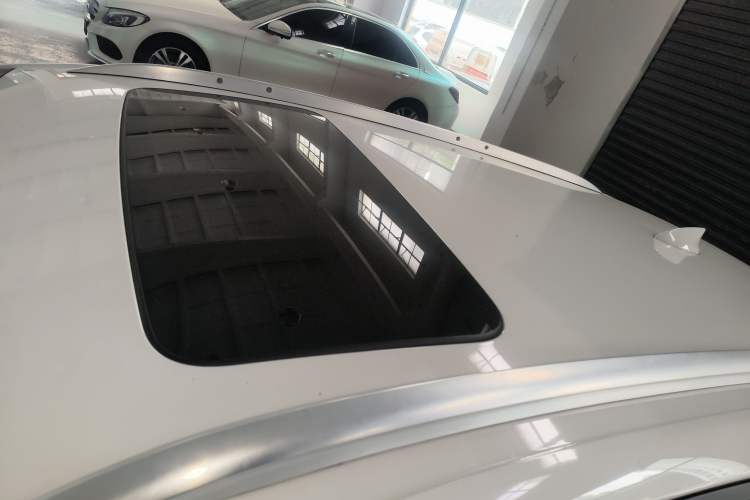 Used Buick Excelle GX 2018 18T Automatic Elite Model Roof