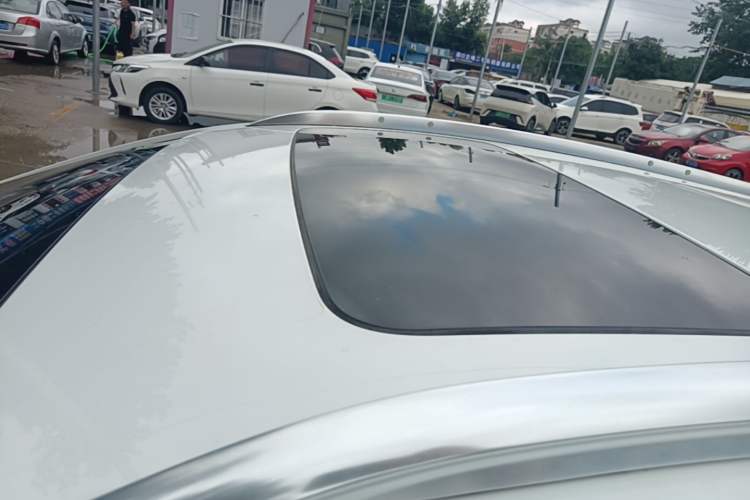 Used Buick Excelle GX 2018 18T Automatic Elite Model Roof