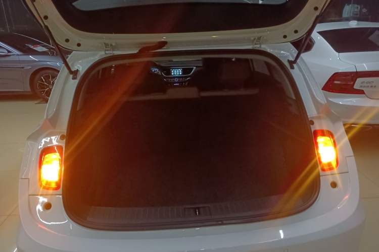 Used Buick Excelle GX 2018 18T Automatic Flagship Model Trunk