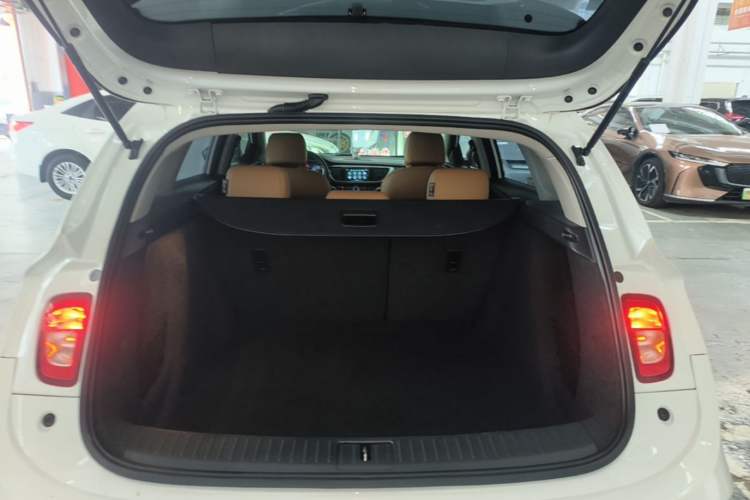 Used Buick Excelle GX 2018 18T Automatic Flagship Model Trunk