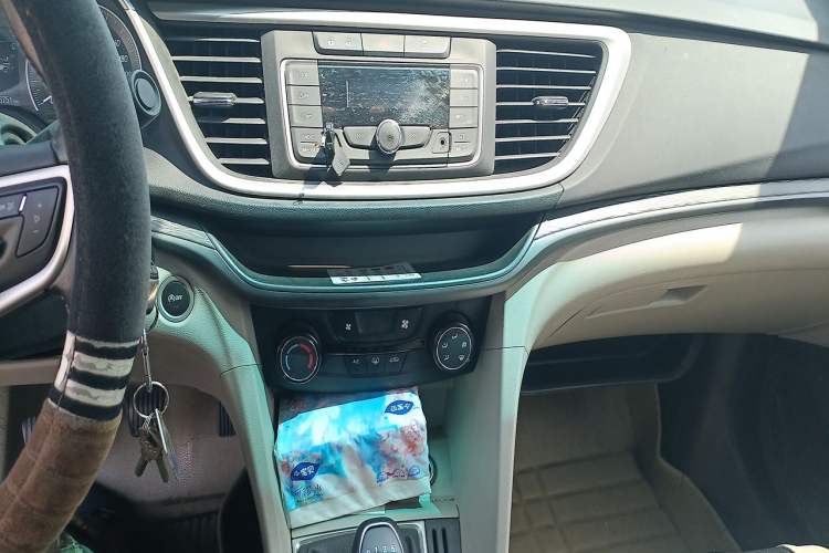 Used Buick Excelle GX 2018 15T Manual Elite Model Audio And AC Panel