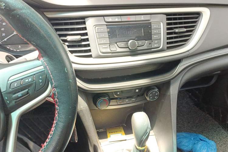 Used Buick Excelle GX 2018 18T Automatic Elite Model Audio And AC Panel